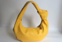 Photo of Яркая кожаная сумка