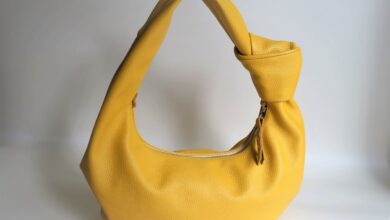 Photo of Яркая кожаная сумка